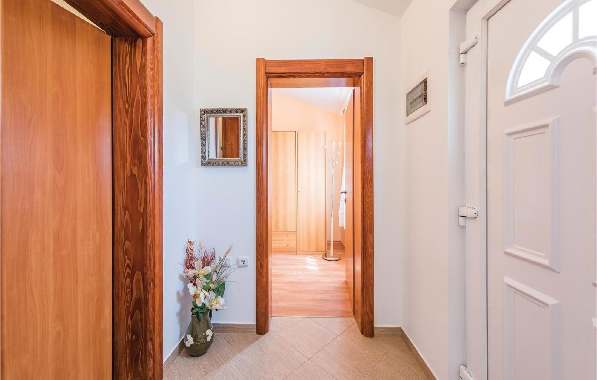 Awesome Home In Zminj With Wifi Žminj Exterior foto