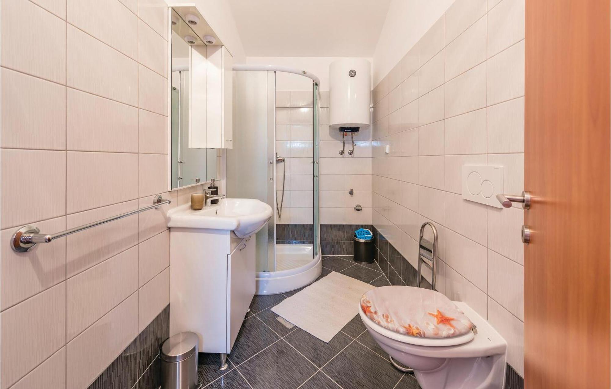Awesome Home In Zminj With Wifi Žminj Exterior foto